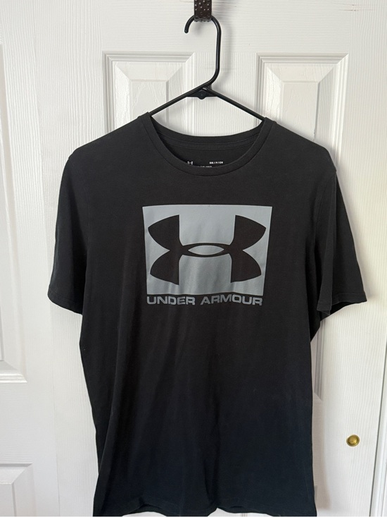Under Armour Other - Under Armour Black Short Sleeve Tee with Gray Logo